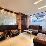Hotel Lee International