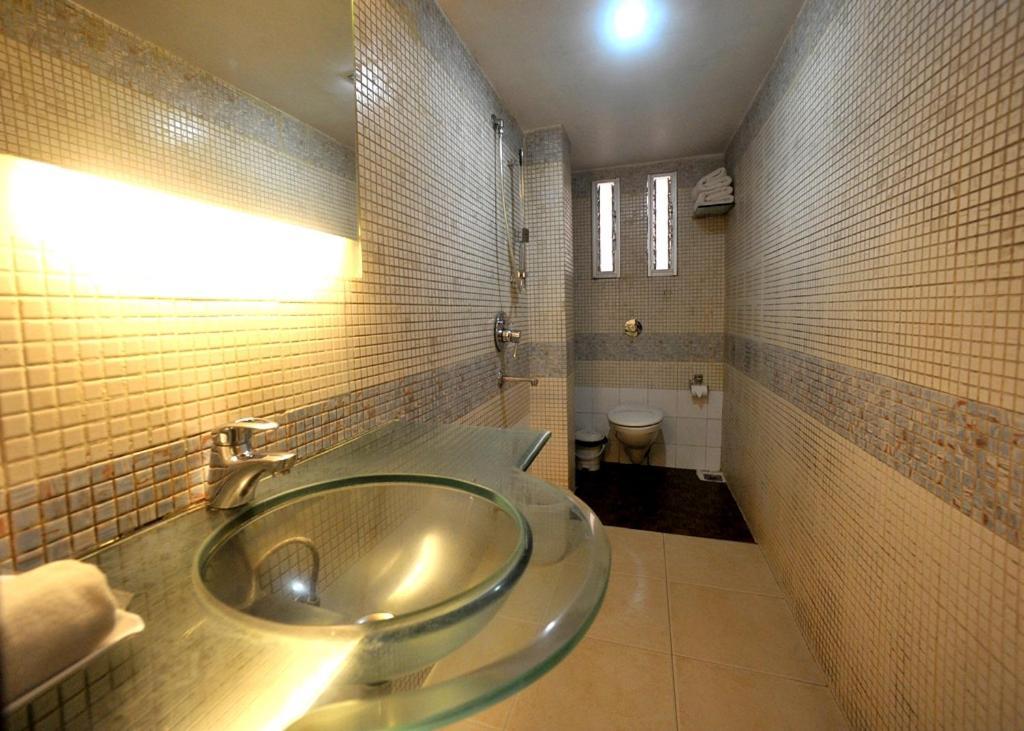 Lee International Hotel 3*
