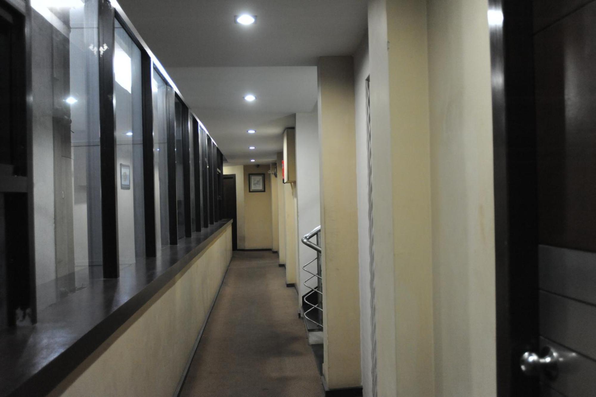 Lee International Hotel 3*