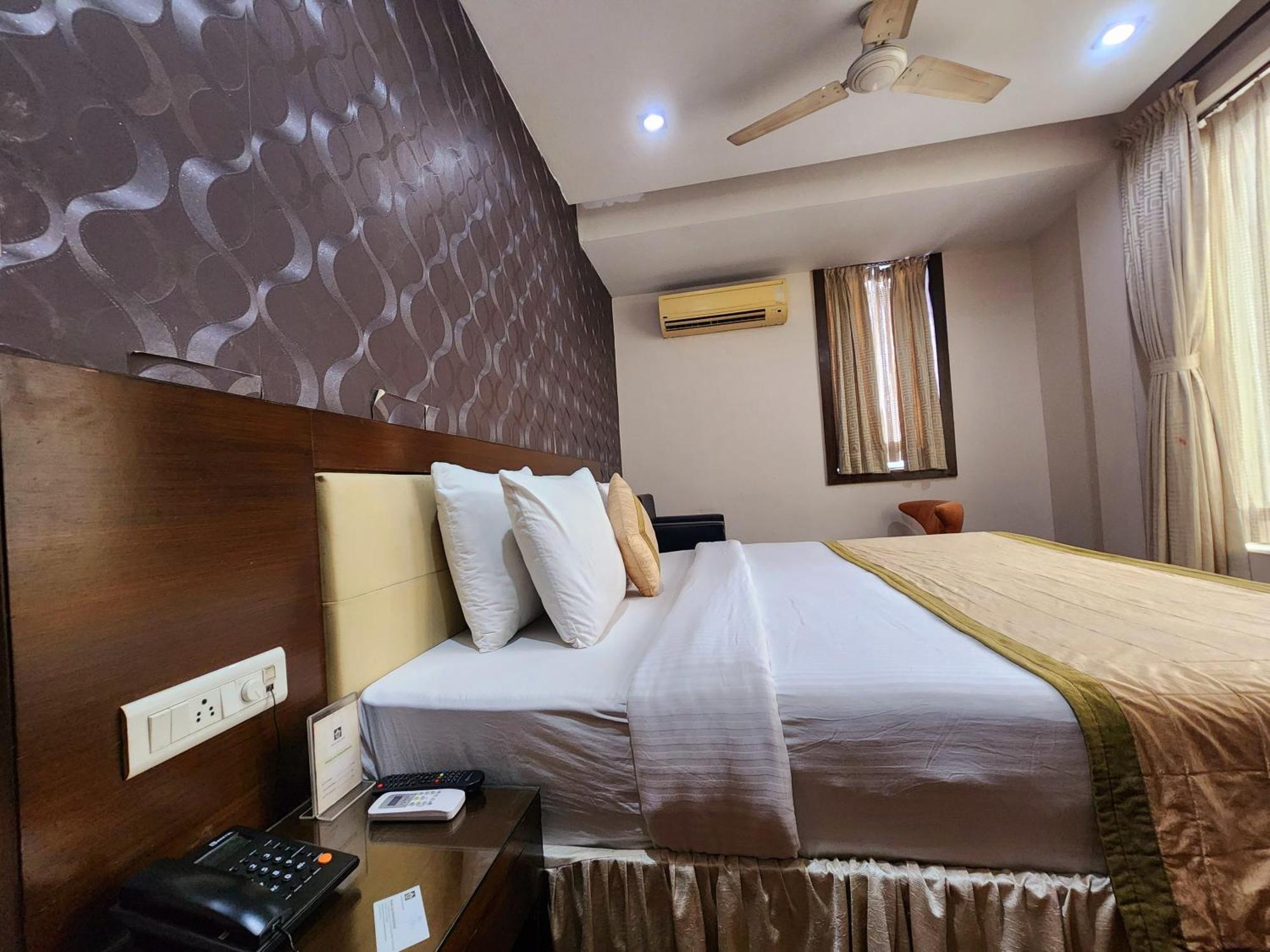 Lee International Hotel