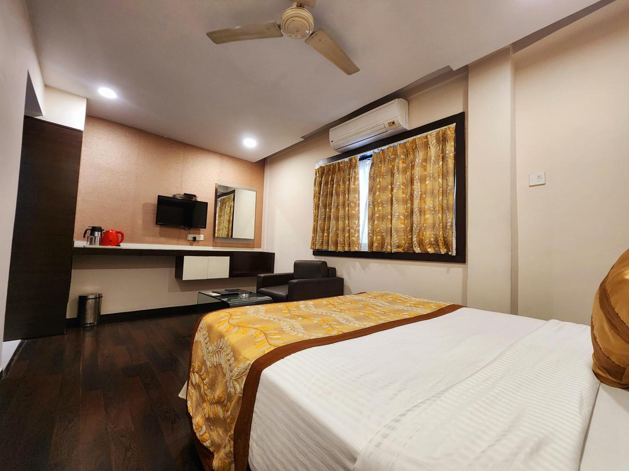 Lee International Hotel 3*
