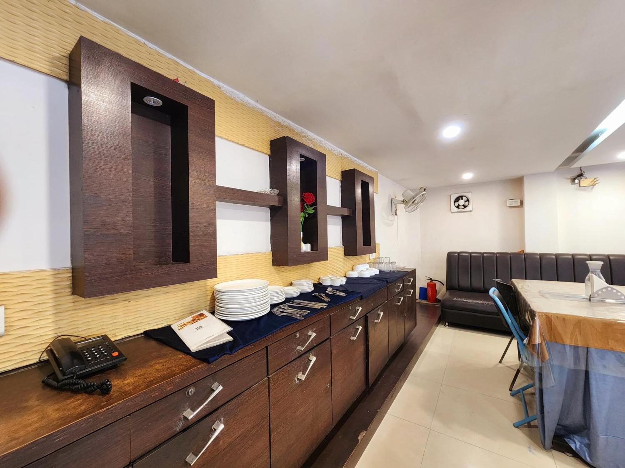 Hotel Lee International Kolkata