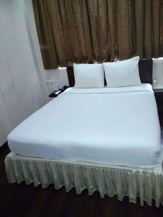 Lee International Kolkata